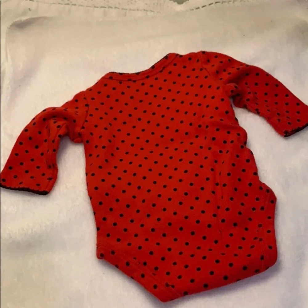 Carter’s Long Sleeved Onesie Pre Owned New Born